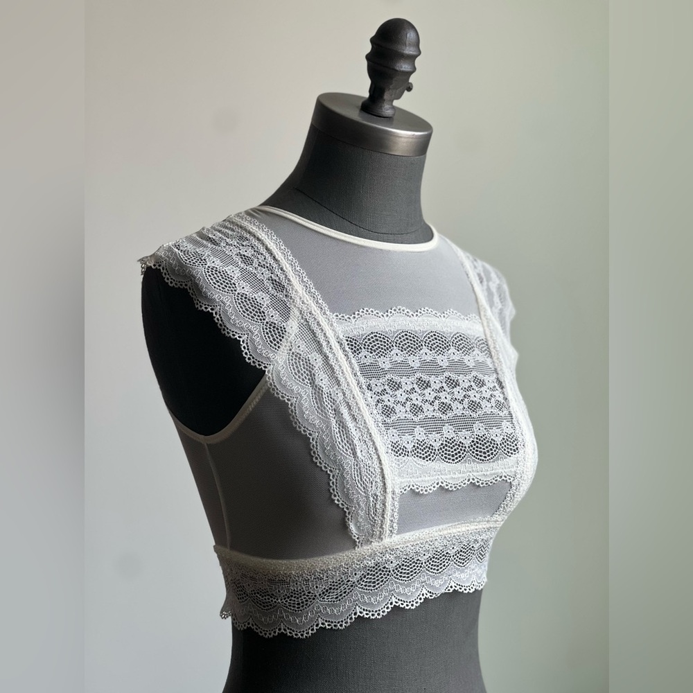 Leonisa Ivory Lace Crop Top 32B